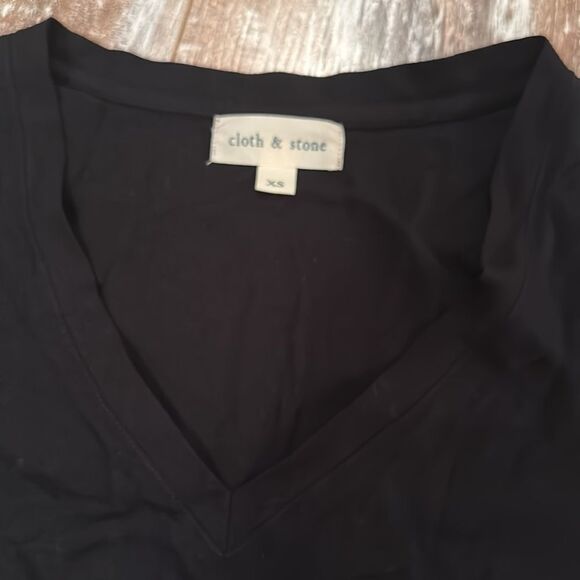 Like New Cloth & Stone V-Neck Dress - Picture 4 of 4